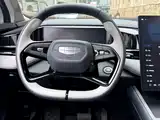 Фото 9 - Geely Atlas L