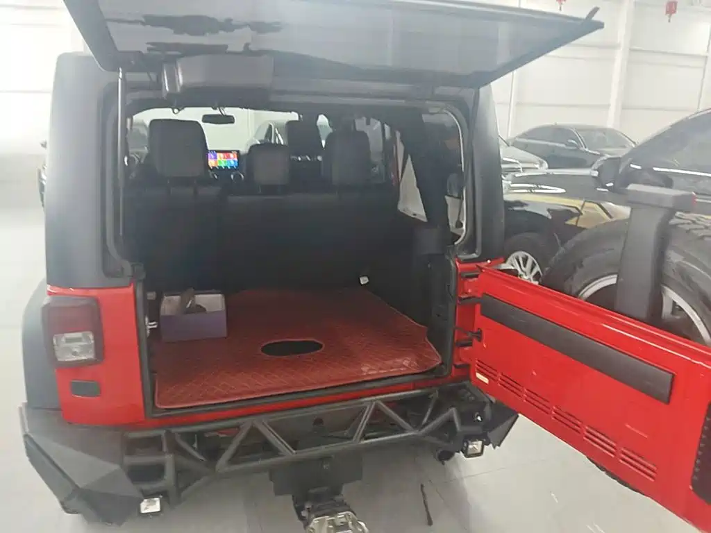 Фото 19 - Jeep Wrangler