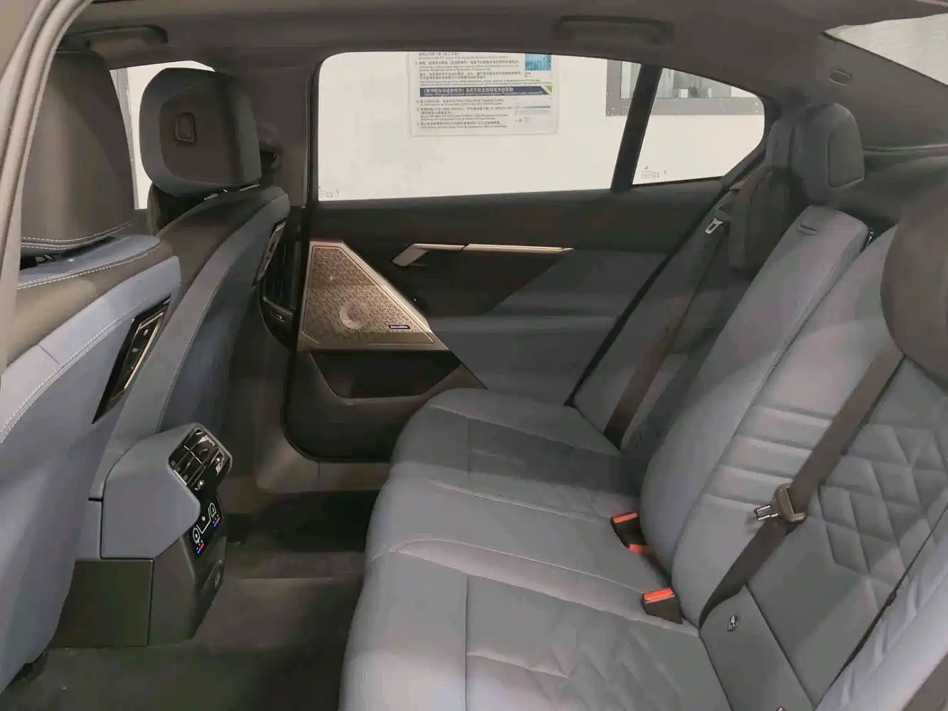 BMW 5 Series 2025 530Li Premium M Sport Package фото 4