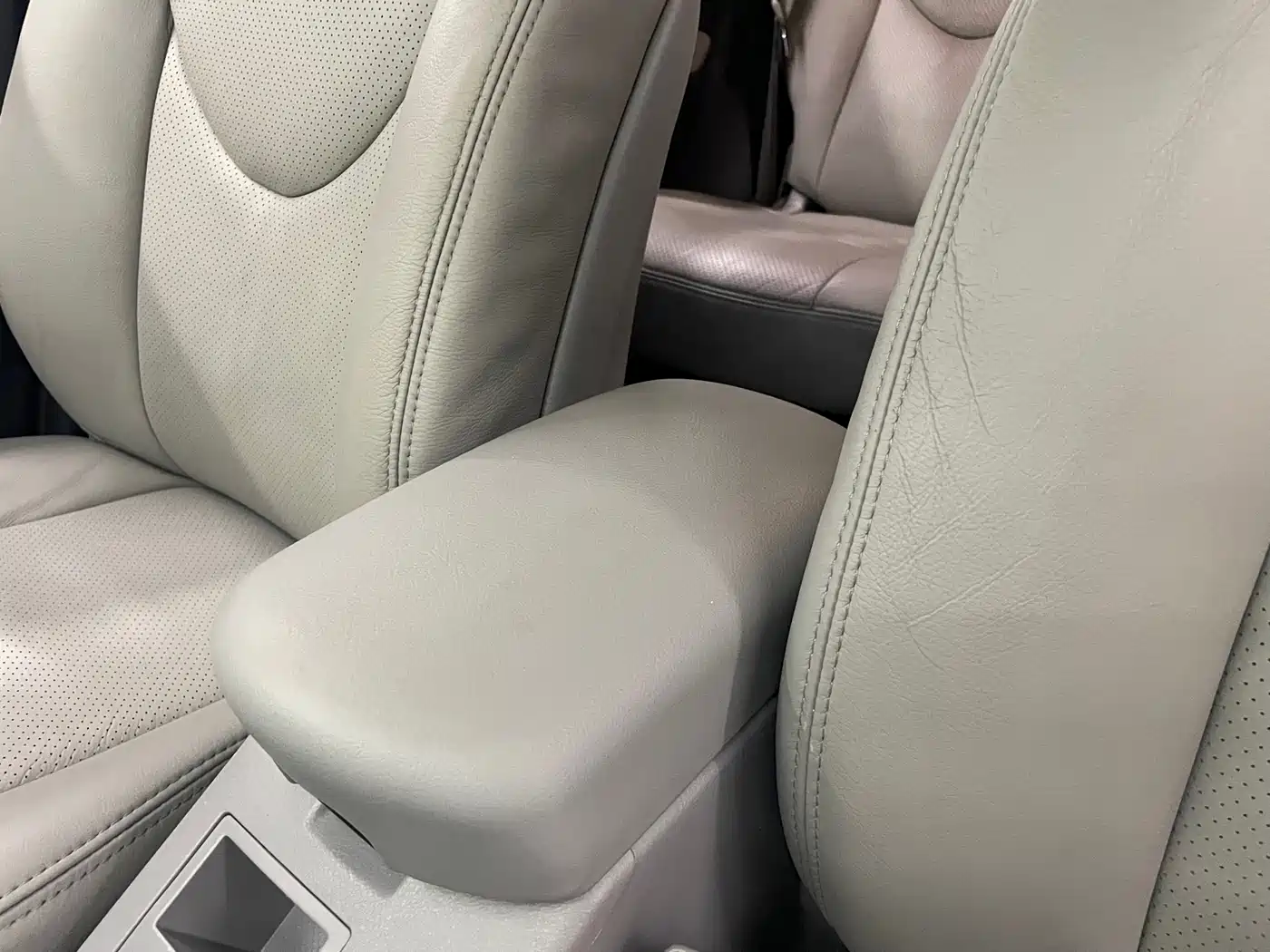 Toyota RAV4 Rongfang 2009 2.0L Automatic Classic Edition фото 22