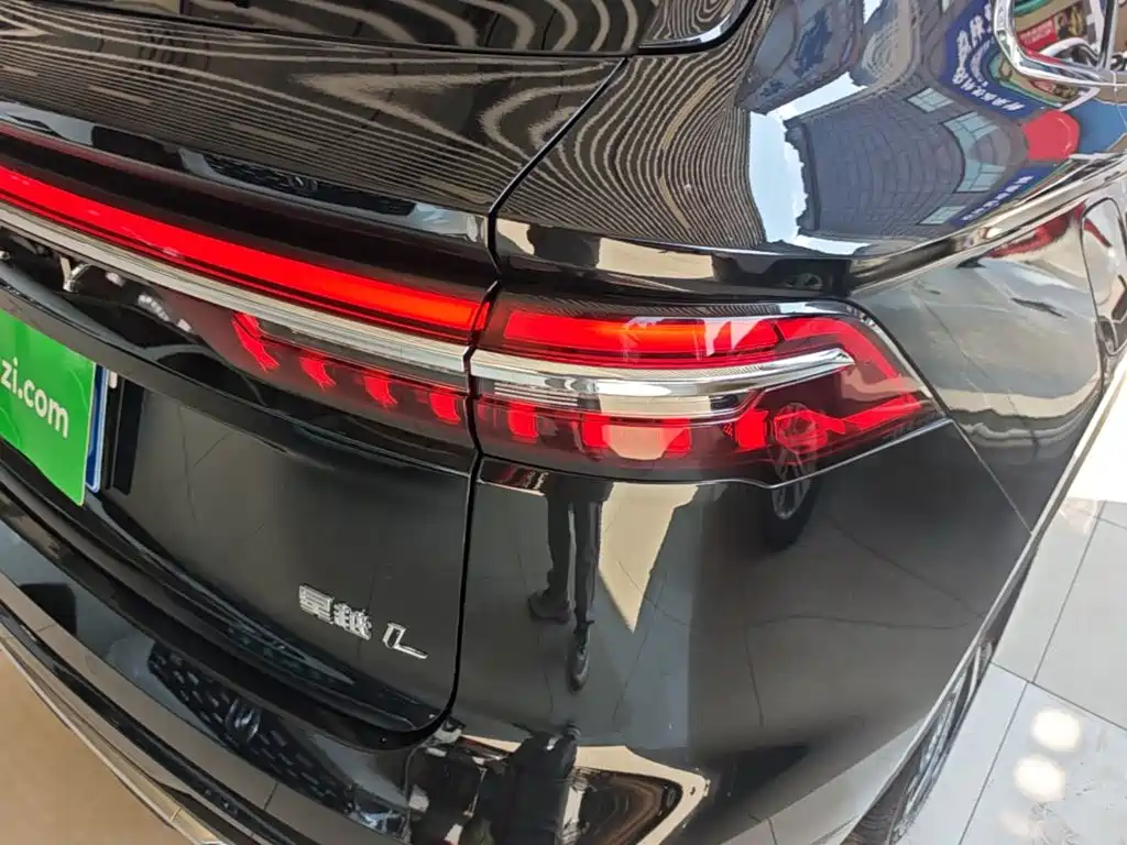 Фото 8 - Geely Monjaro