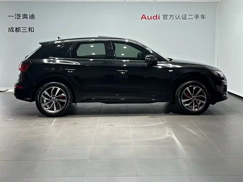 Audi Q5L 2024 Model 40 TFSI Luxury Dynamic фото 3