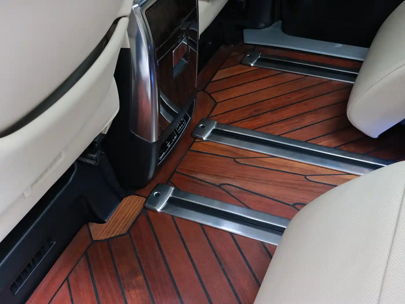 Toyota Alphard 2021 Hybrid 2.5L Luxury фото 14