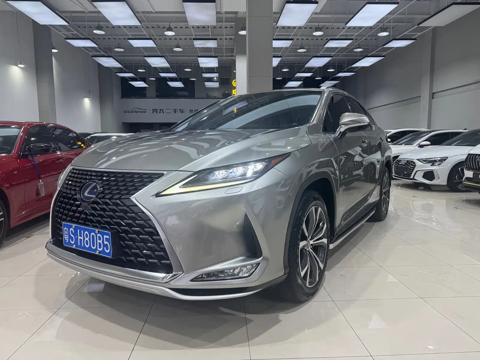 Фото 1 - Lexus RX