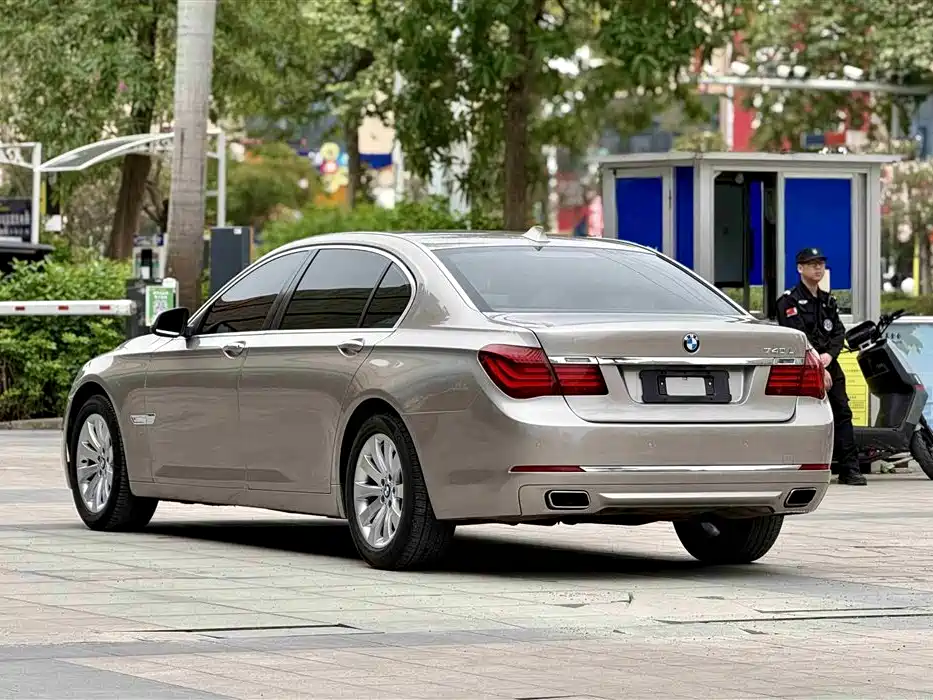BMW 7 Series 2013 Model 740Li Leading фото 5