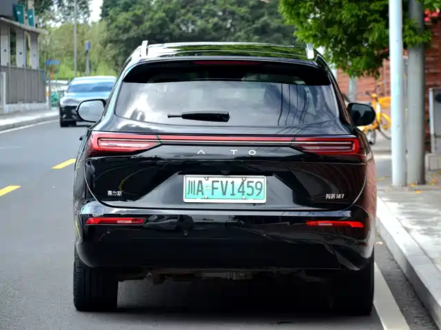 AITO Wenjie AITO M7 2024 1.5T RWD Plus 5-Seater — фото 5