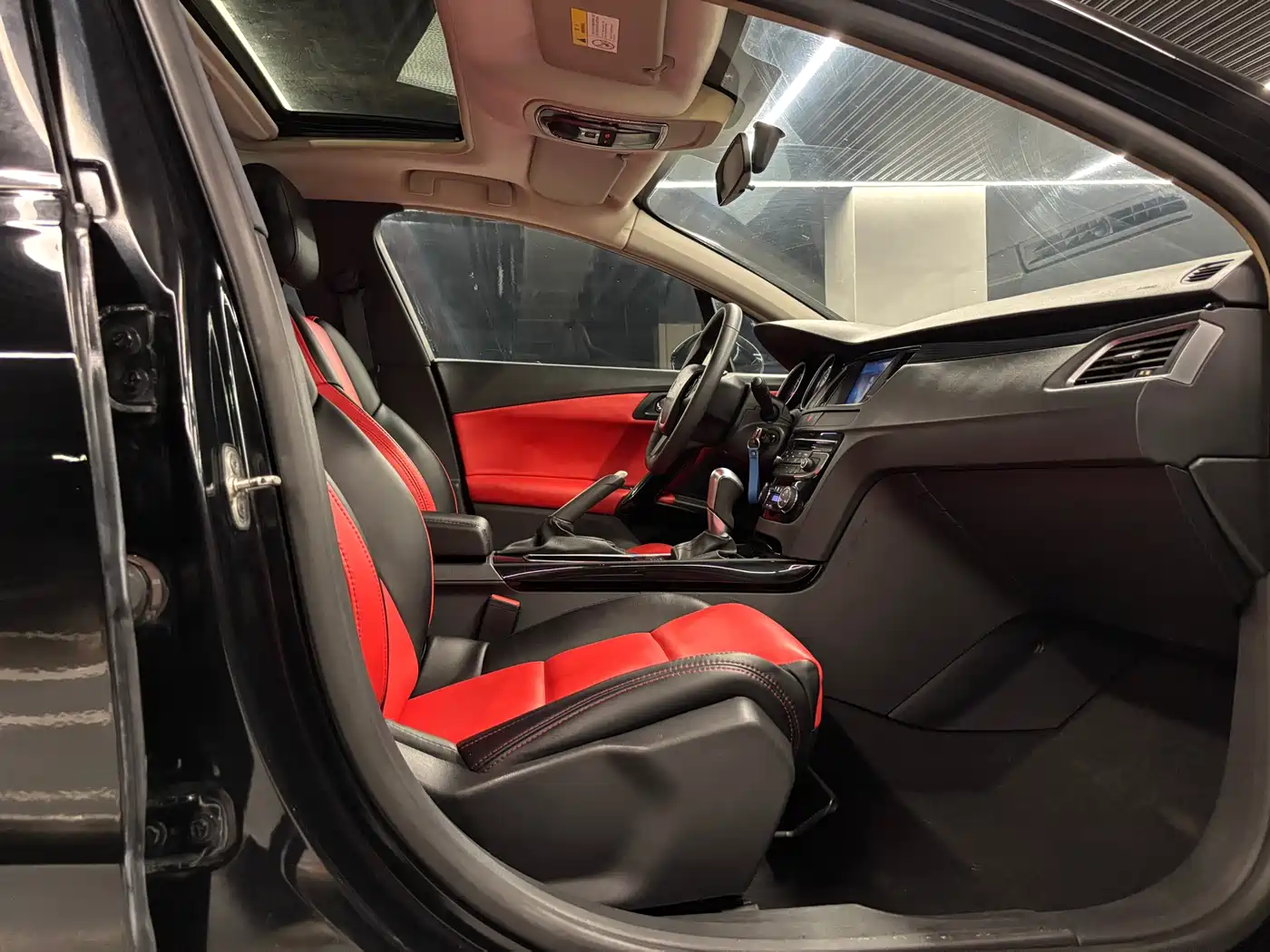 Peugeot 508 2015 2.0L Automatic Zhiyi Edition фото 4