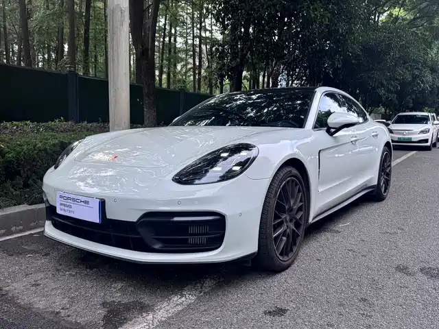 Porsche Panamera 2022