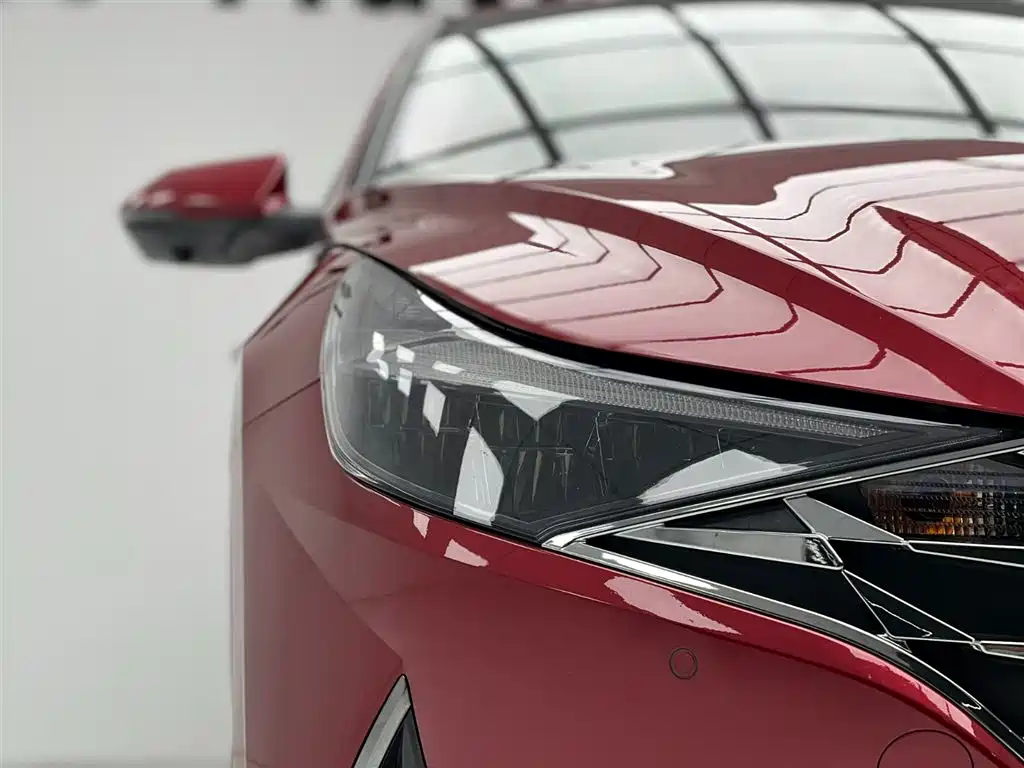 Hyundai Elantra 2022 1.5L CVT LUX Premium Edition фото 4