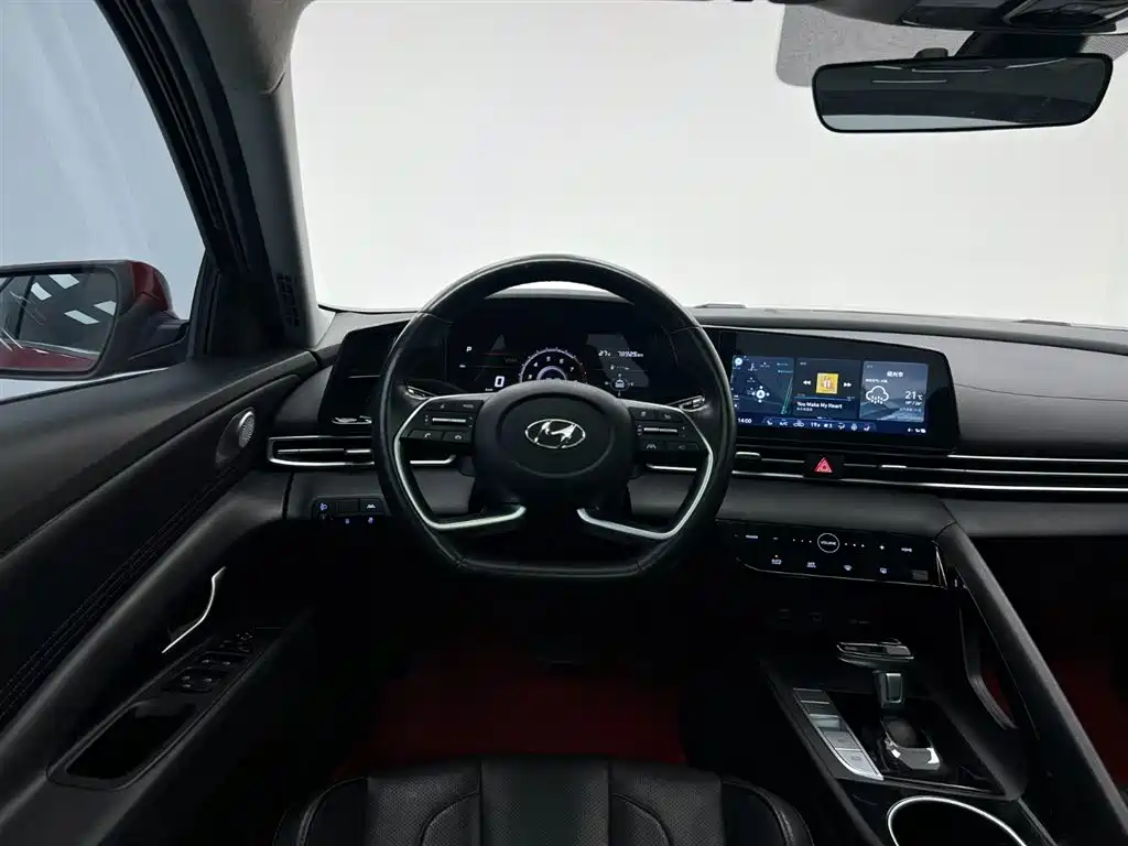 Hyundai Elantra 2022 1.5L CVT LUX Premium Edition фото 17