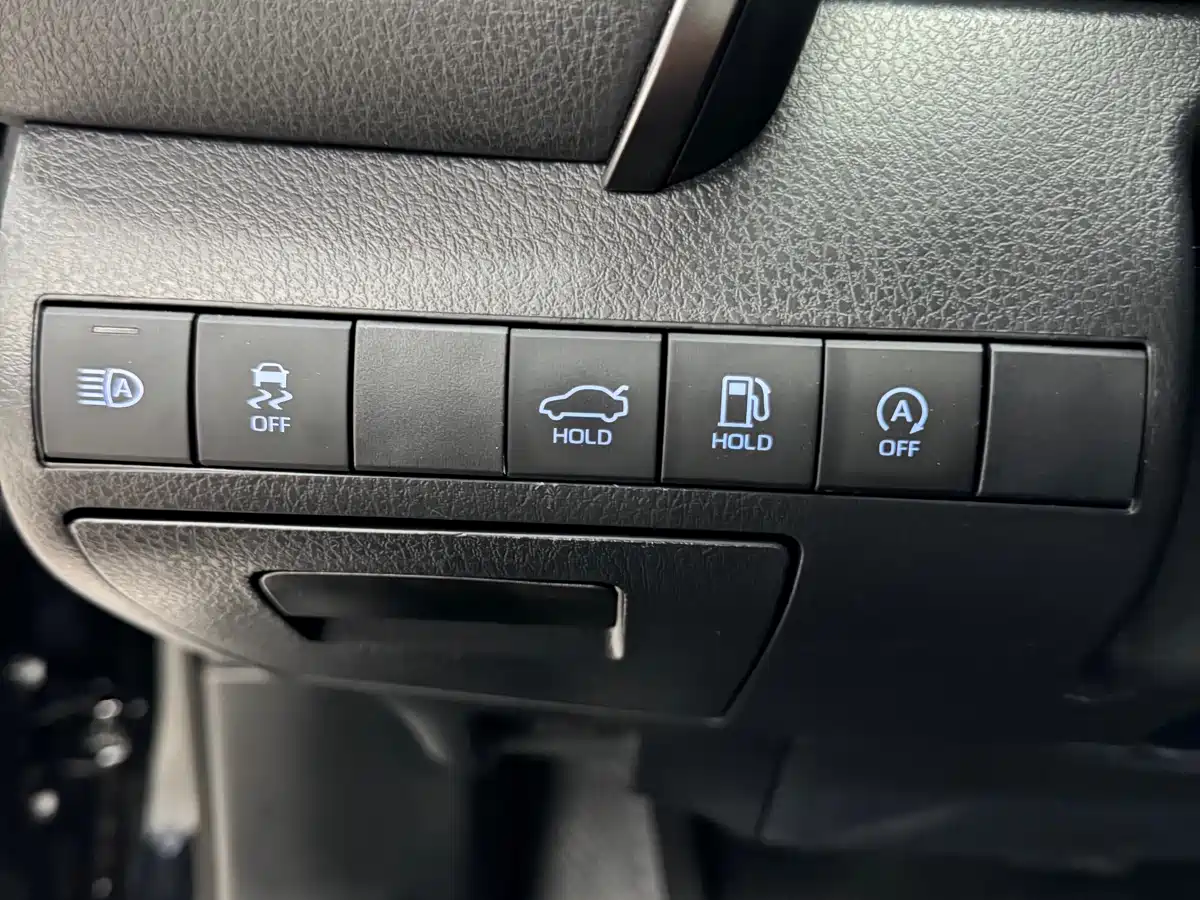 Toyota Camry 2023 2.0G Luxury Edition фото 12