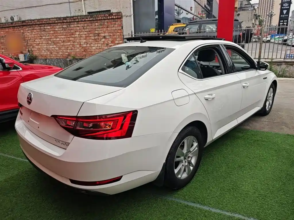 Škoda Superb 2013 1.8TSI Automatic Elite Edition фото 7