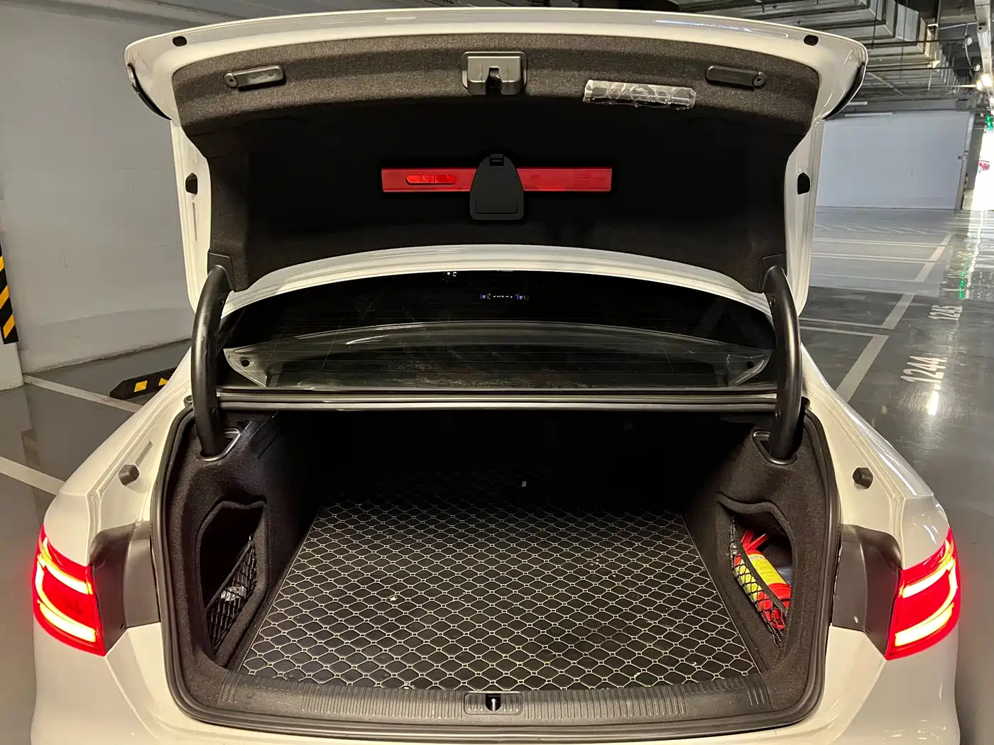 Фото 14 - Audi A4L