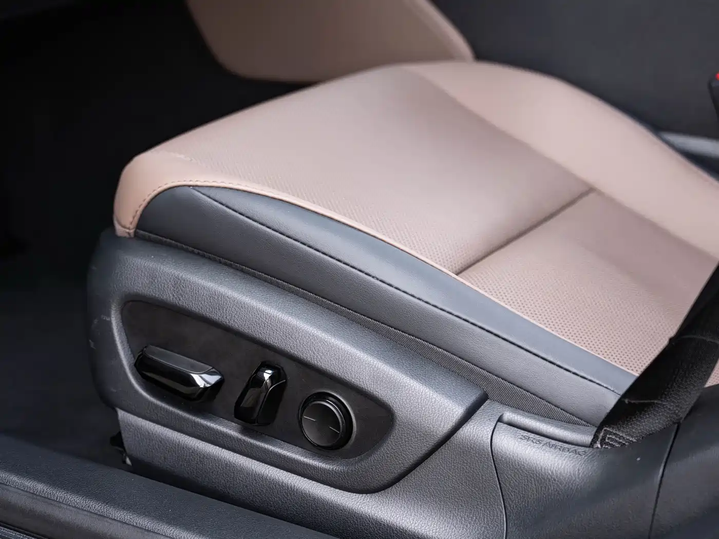 Lexus ES 2026 2025 300h Ultimate Edition