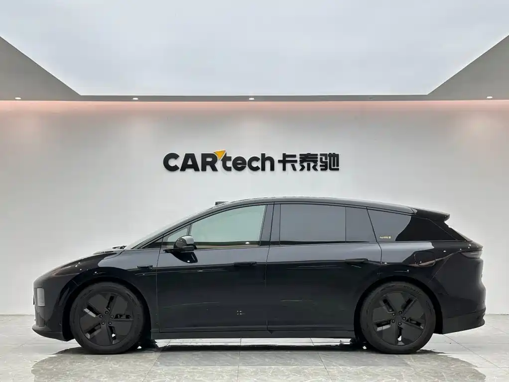Li Auto i6 2026 2025 2WD Base Model