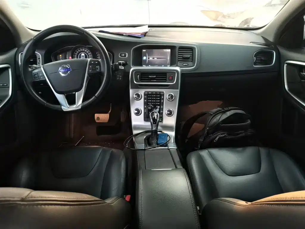 Фото 10 - Volvo S60