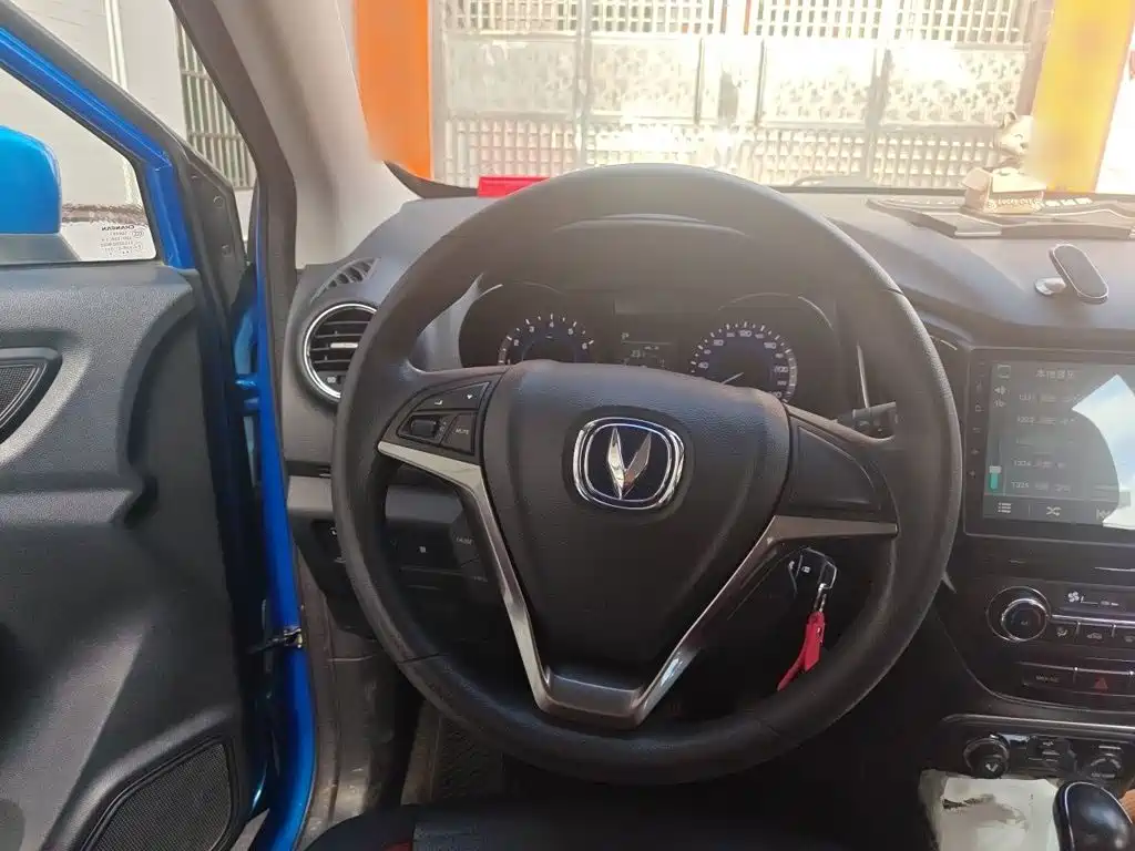Фото 3 - Changan CS15