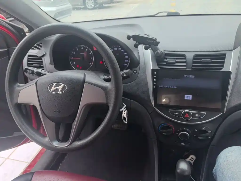 Hyundai Reina 2016 2016 1.4L Automatic GLX Leading