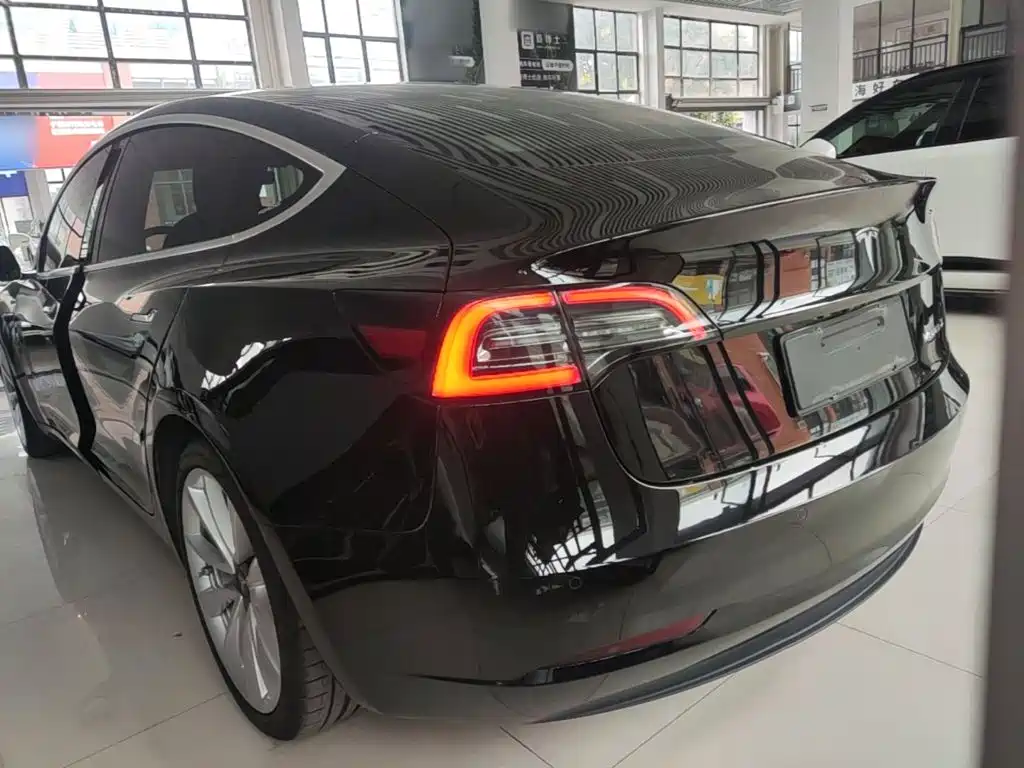 Фото 5 - Tesla Model 3