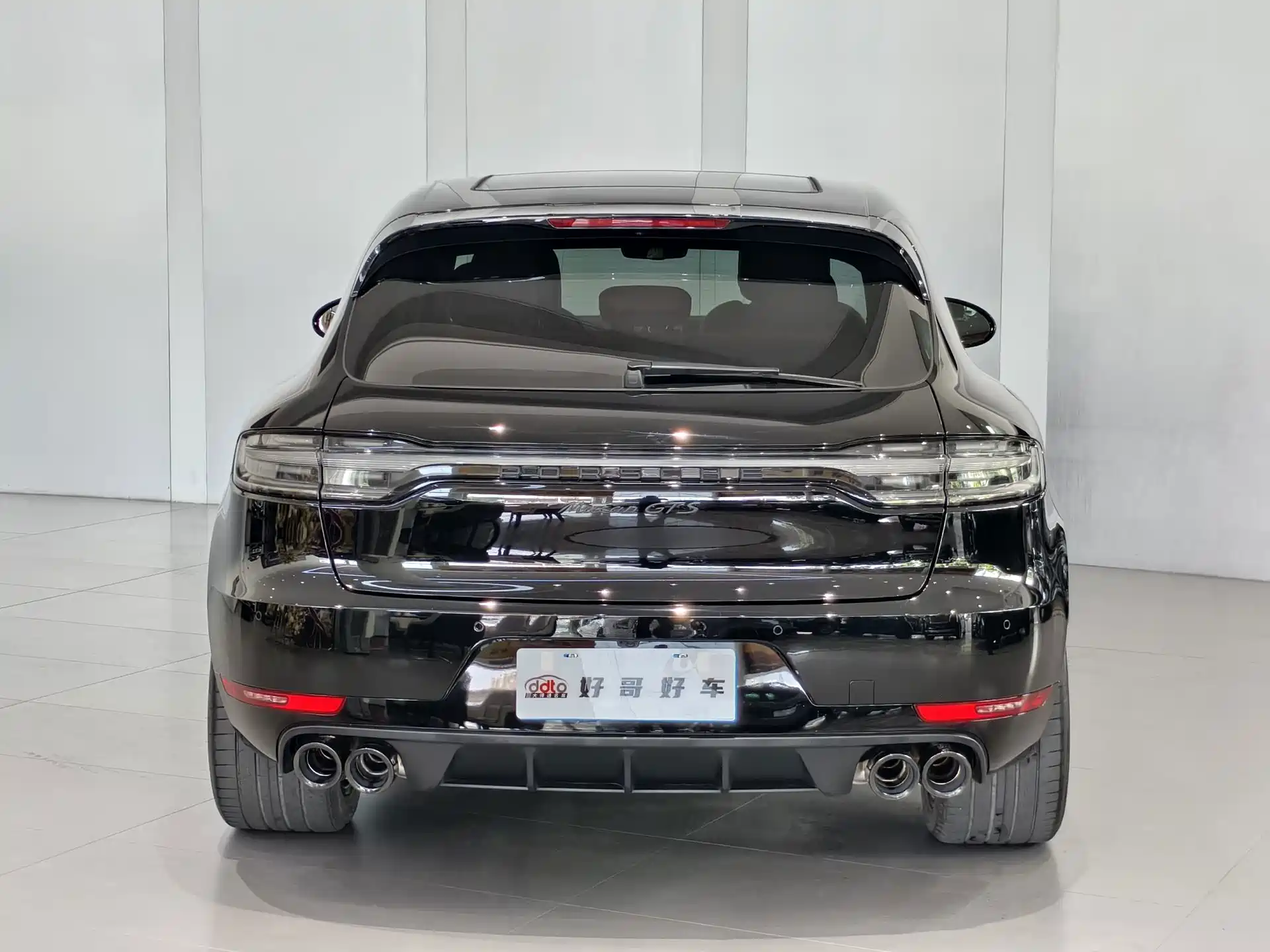 Photo 4 - Porsche Macan