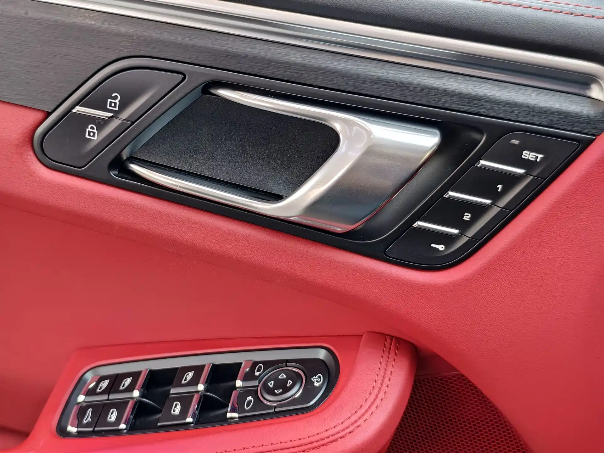 Photo 13 - Porsche Macan