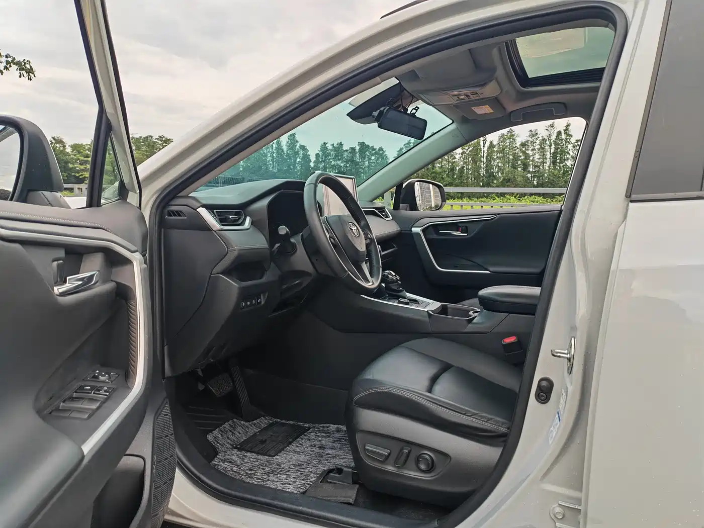 Toyota RAV4 Rongfang 2020 Hybrid 2.5L E-CVT 4WD Elite PLUS фото 8