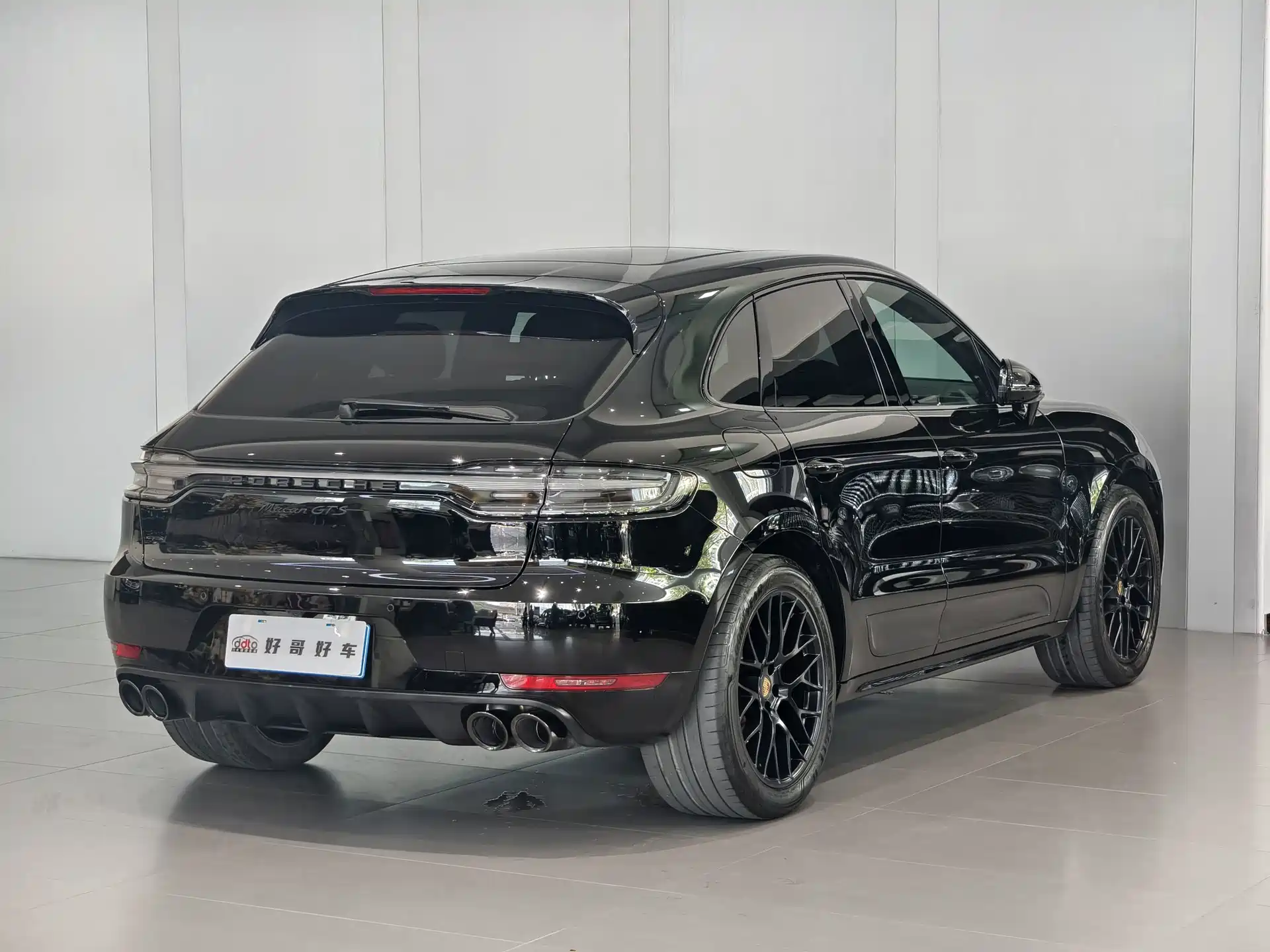 Photo 3 - Porsche Macan