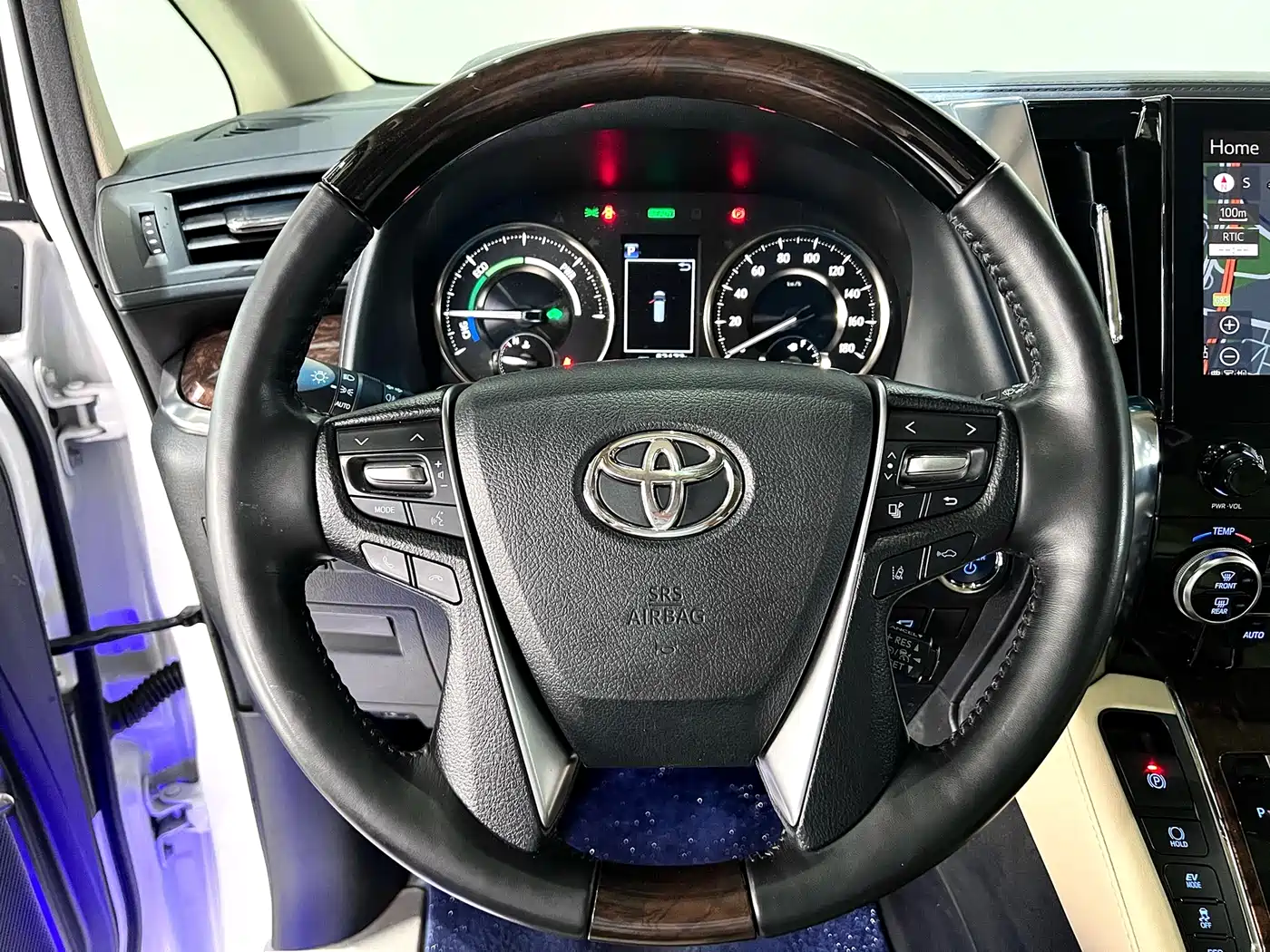 Toyota Alphard 2021 Hybrid 2.5L Luxury фото 23