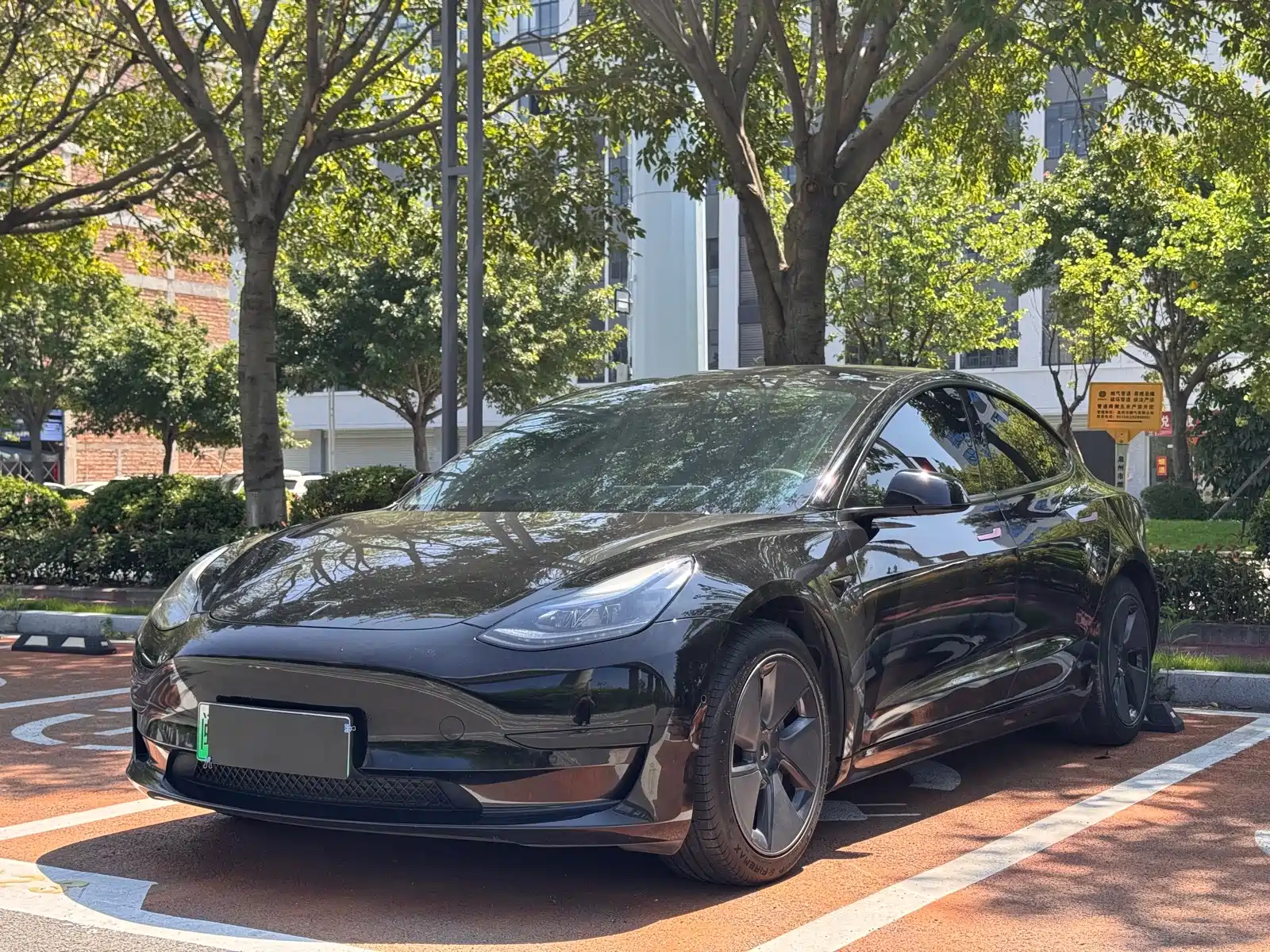 Фото 1 - Tesla Model 3