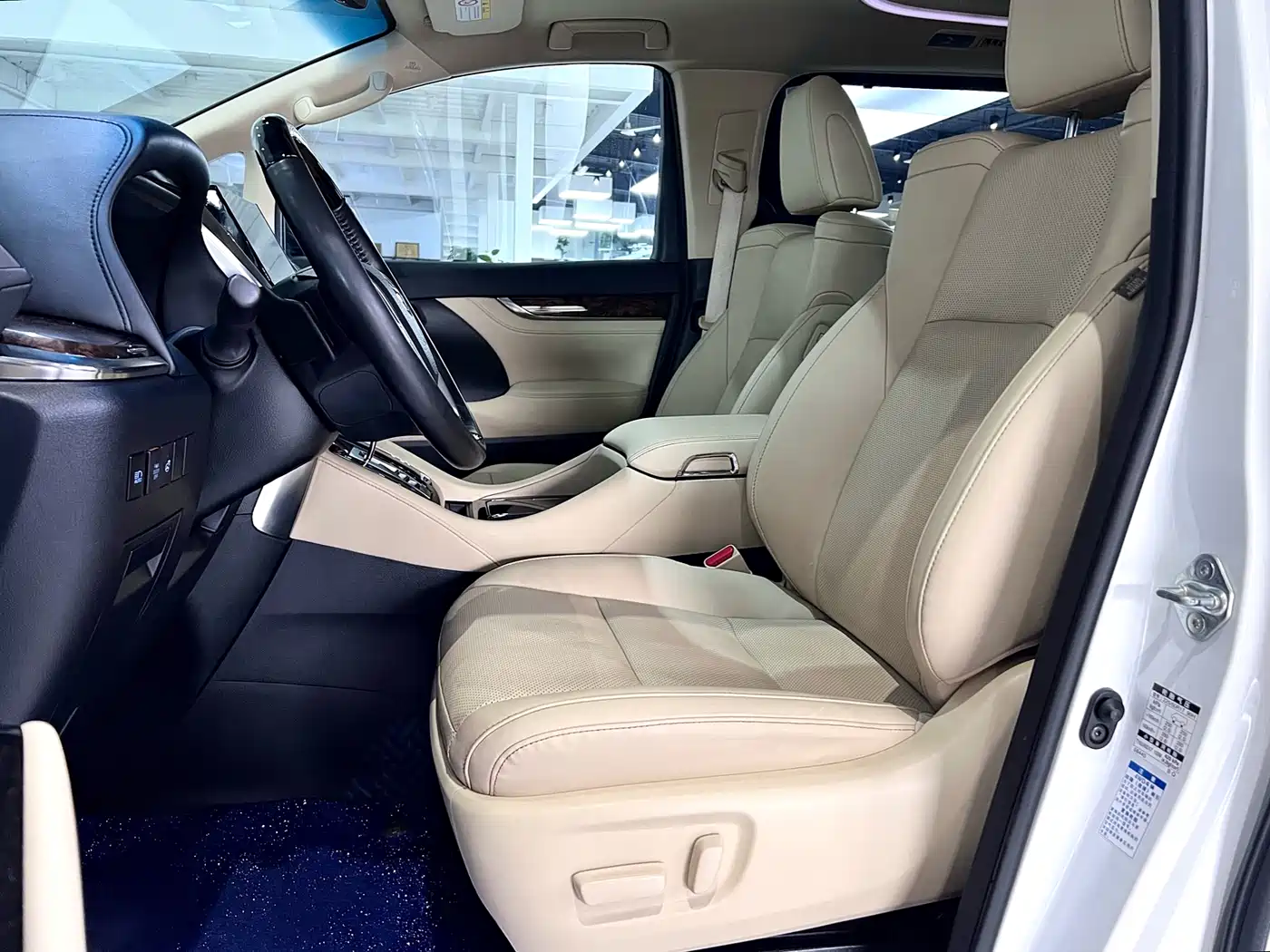 Toyota Alphard 2021 Hybrid 2.5L Luxury фото 22