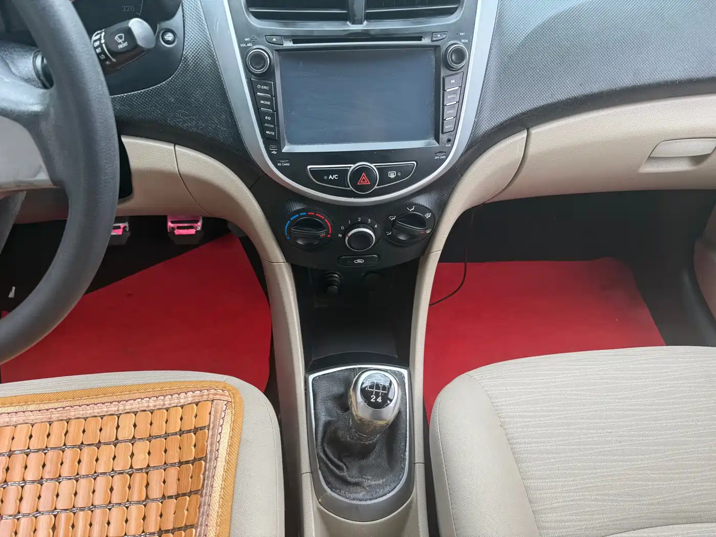 Hyundai Verna 2014 1.4L Manual Smart GLS фото 13