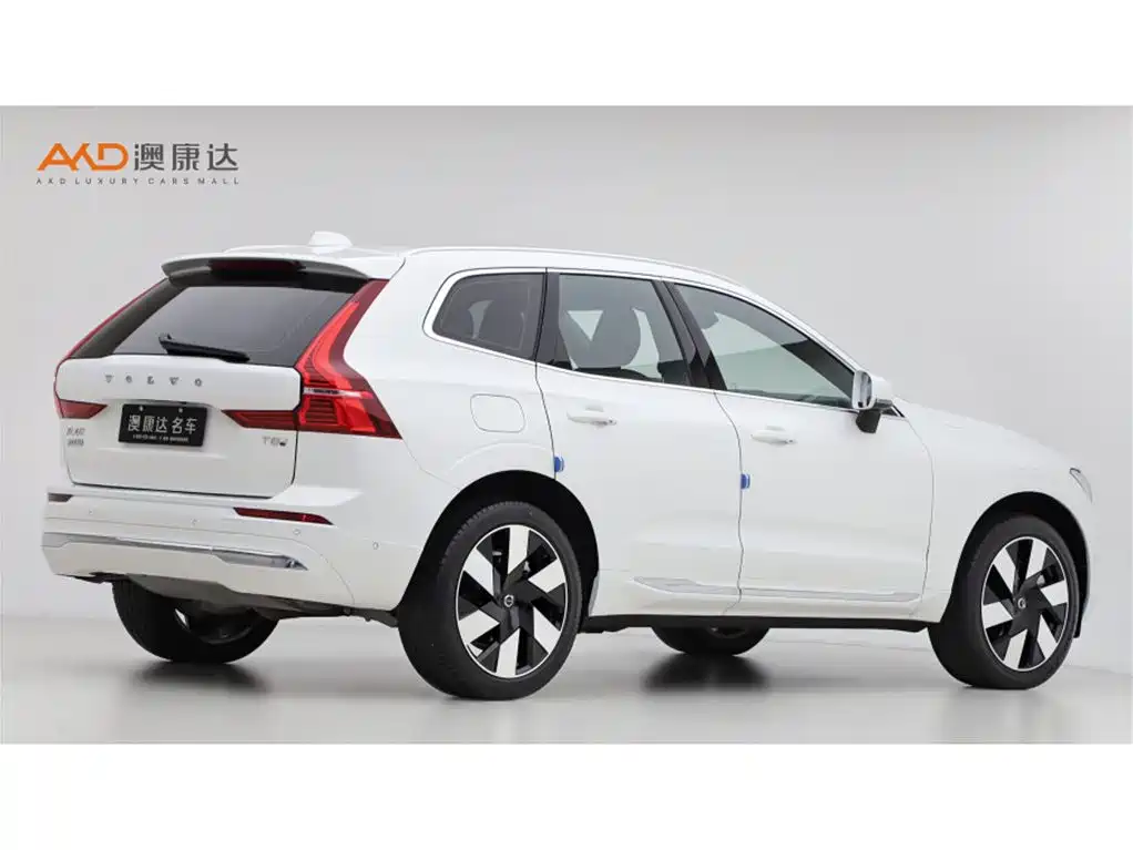 Фото 3 - Volvo XC60 Plug-in Hybrid