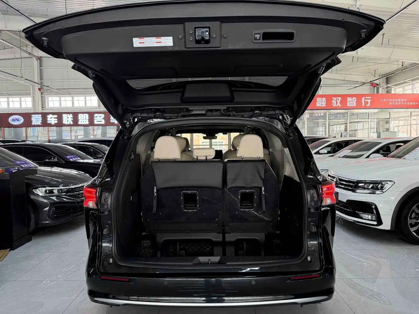 Toyota Sienna 2023 2.5L Hybrid Premium Edition фото 20
