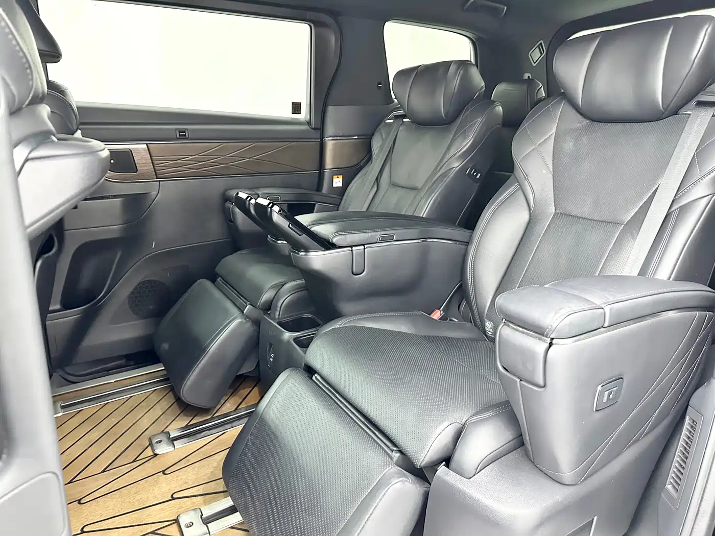 Toyota Alphard 2024 Hybrid 2.5L Prestige Edition фото 14