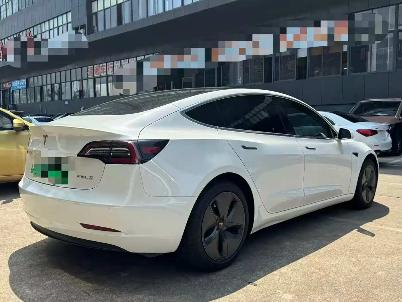 TESLA MODEL 3