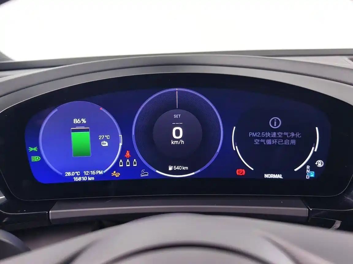 Фото 7 - Porsche Macan EV