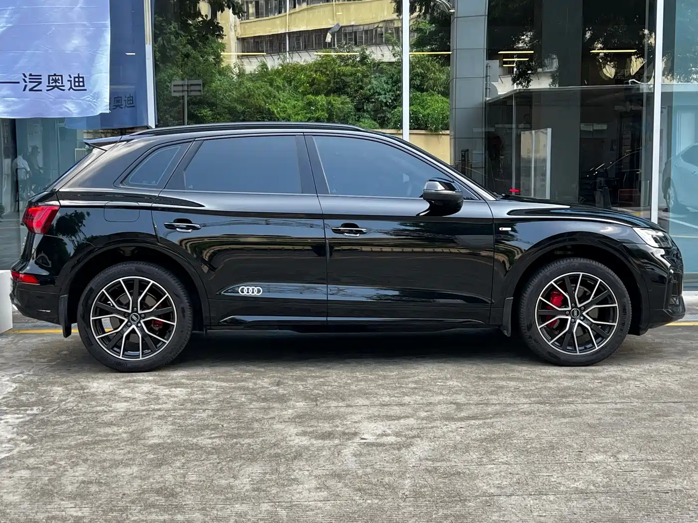Photo 3 - Audi Q5L