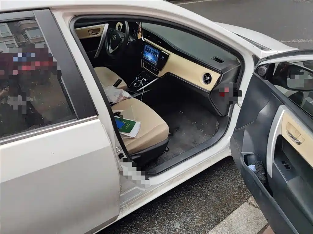 Toyota Corolla 2017 Facelift Hybrid 1.8L E-CVT Leading Edition фото 21
