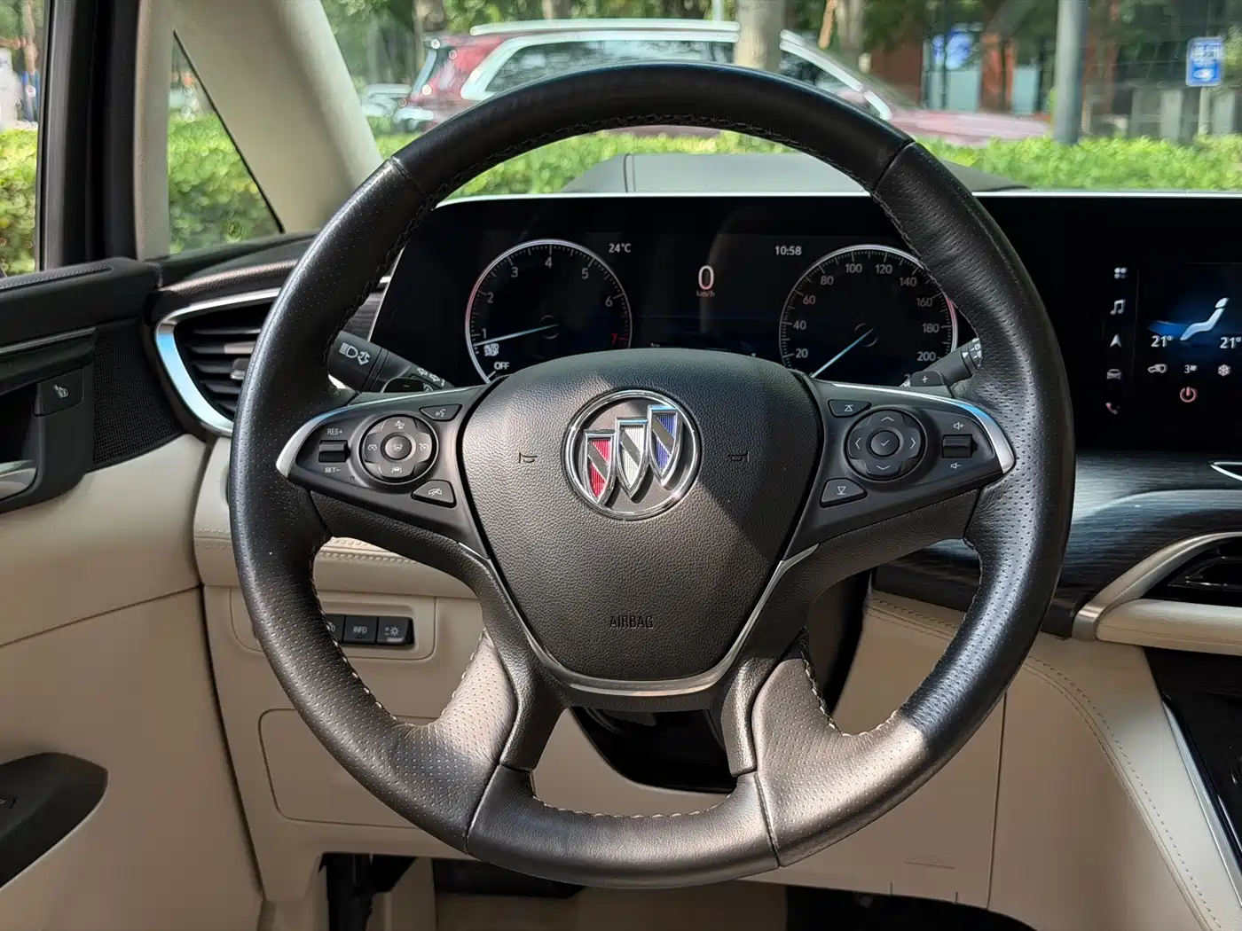 Photo 18 - Buick GL8