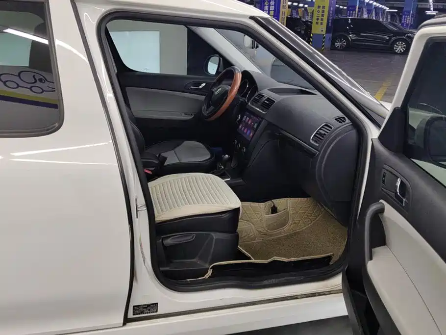 Фото 8 - Škoda Yeti