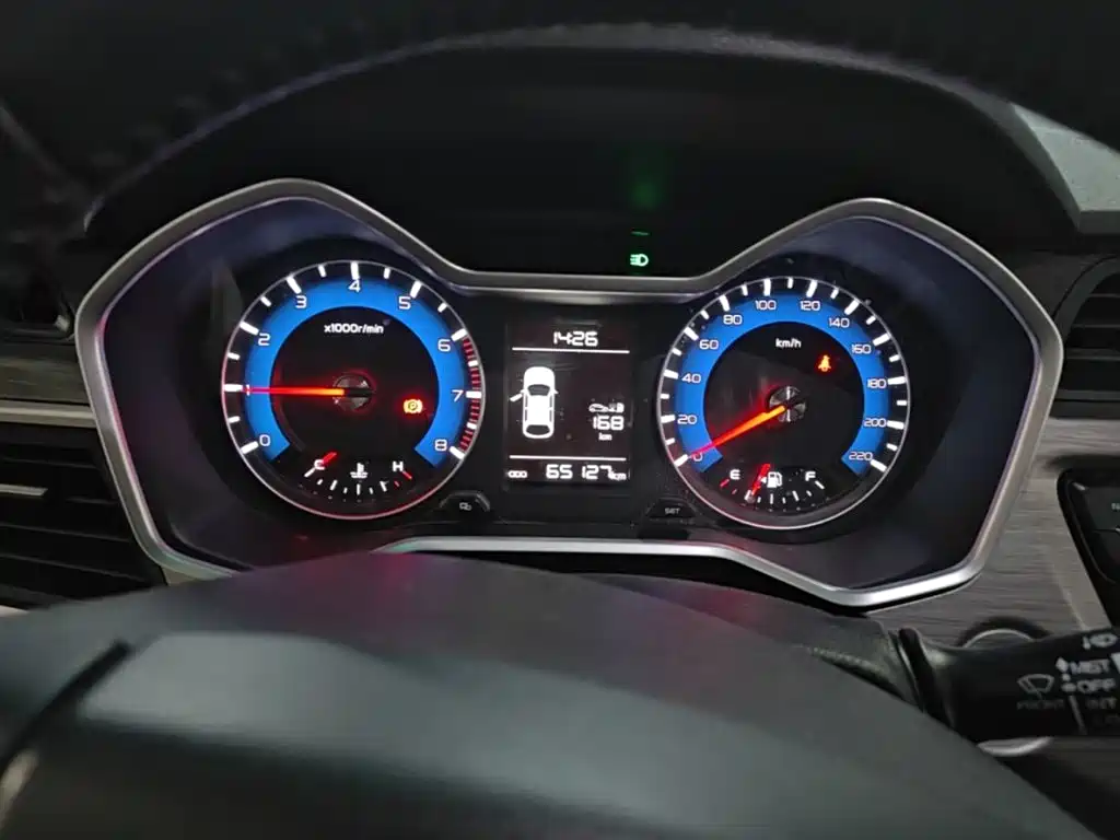 Фото 12 - Geely Vision X3