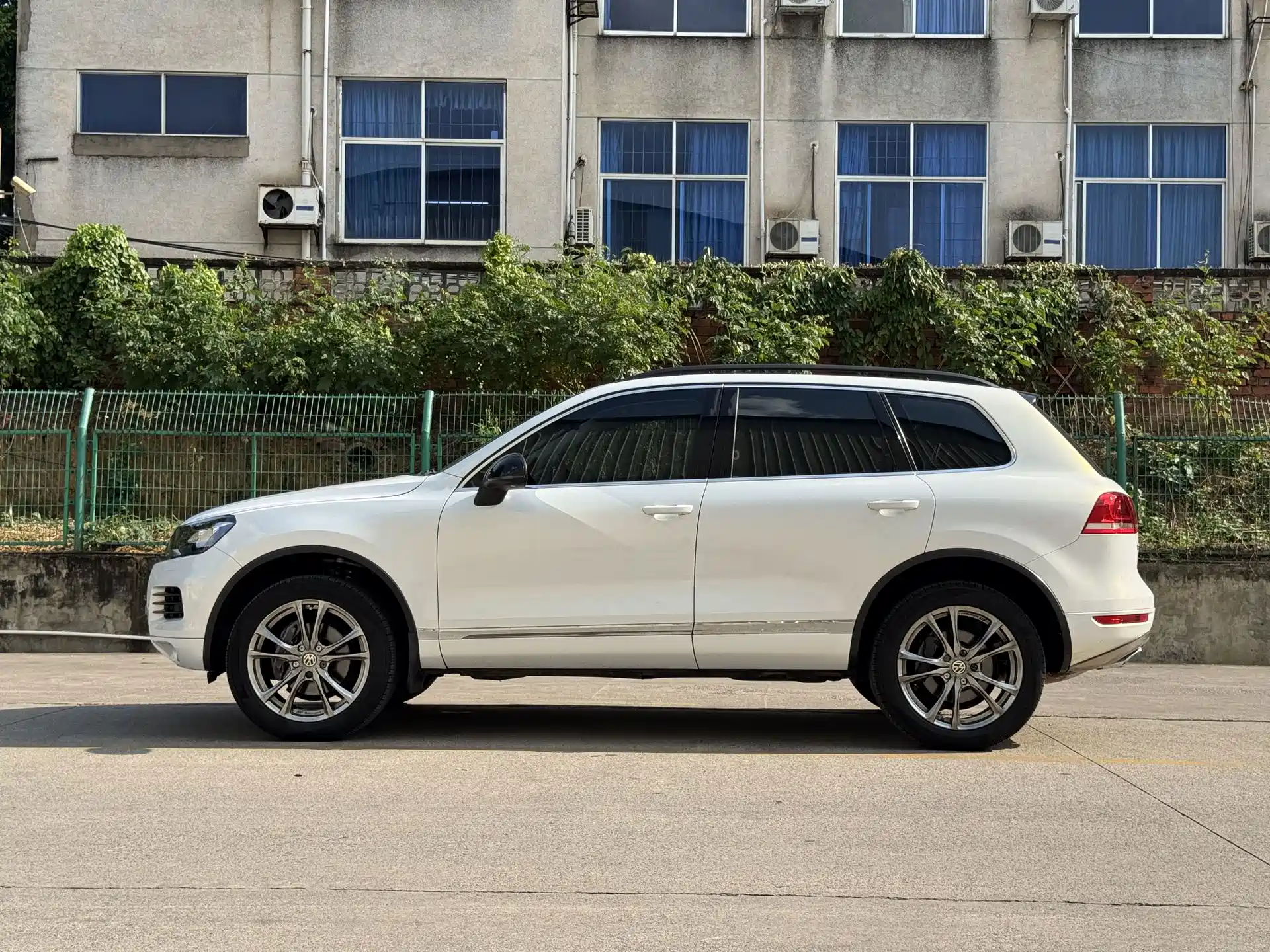 Фото 2 - Volkswagen Touareg