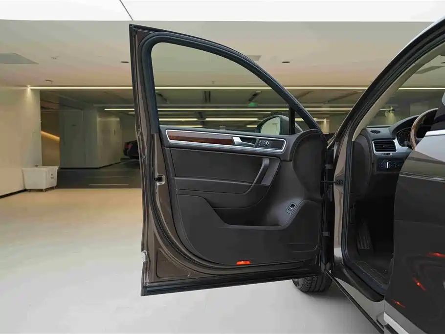 Volkswagen Touareg 2011 3.0TSI Standard фото 16