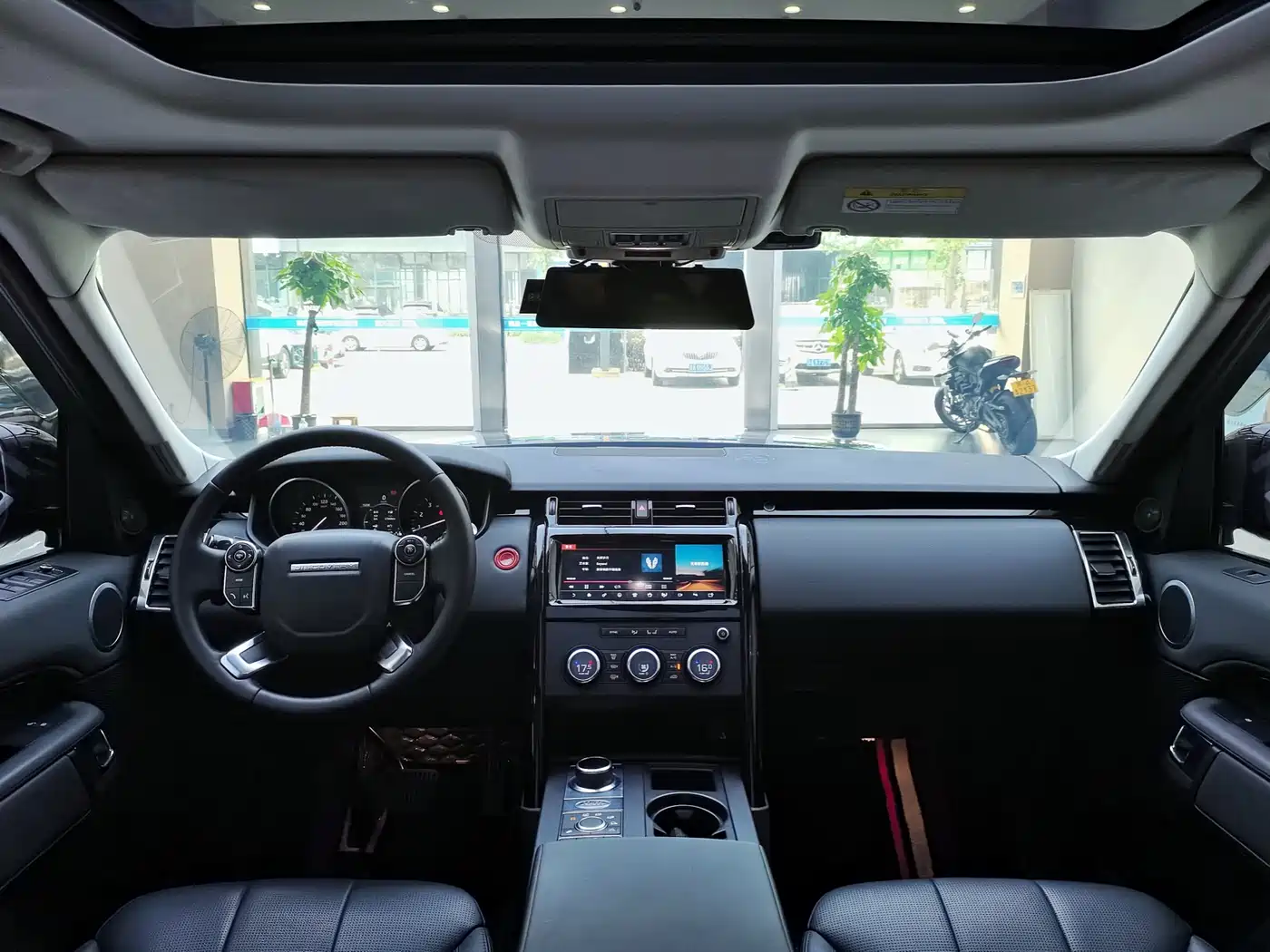 Land Rover Discovery 2017 3.0 SC V6 S фото 11