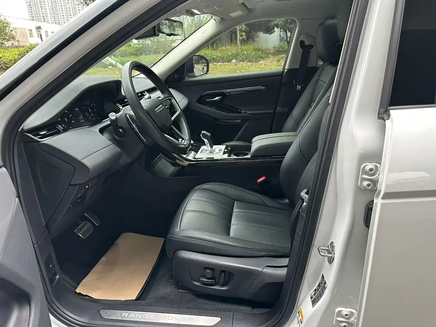 Land Rover Range Rover Evoque 2023 Range Rover Evoque L 249PS Luxury Edition фото 7