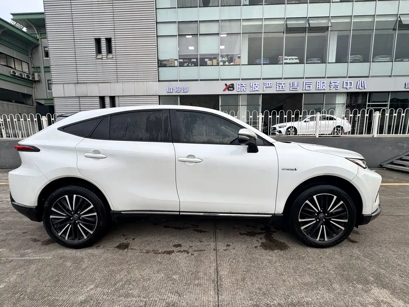 Toyota Venza 2023 2.5L Smart Hybrid FWD Premium фото 8