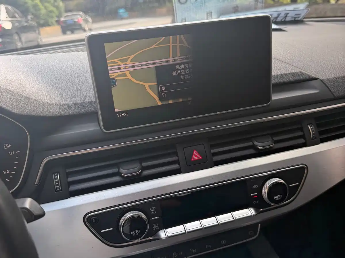 Фото 10 - Audi A4L