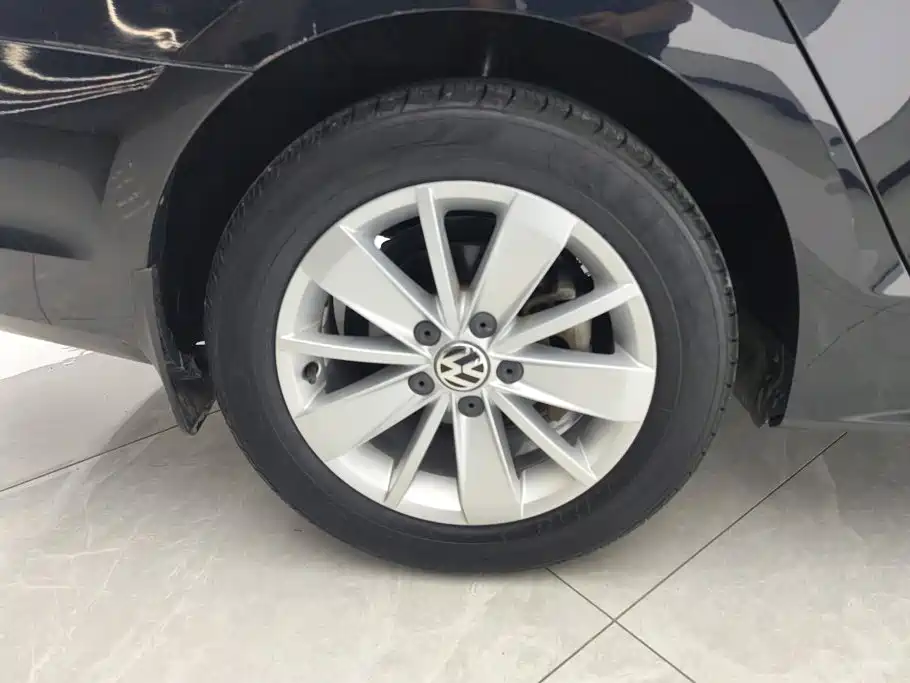 صورة 6 - Volkswagen Sagitar