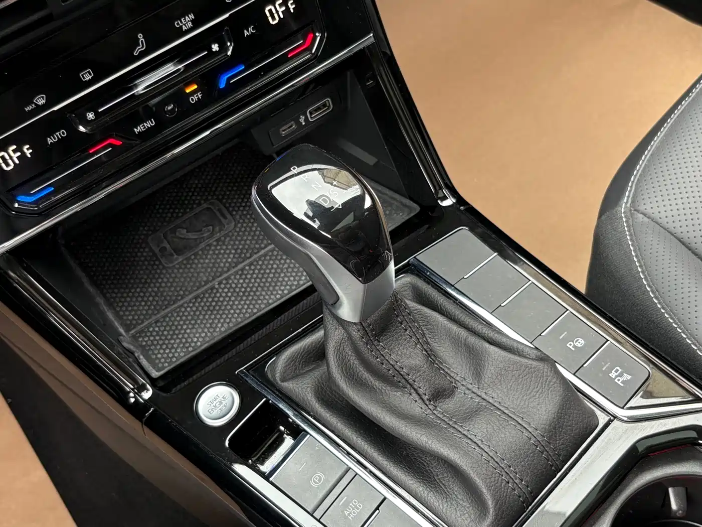 Volkswagen Passat 2024 380TSI Luxury фото 10