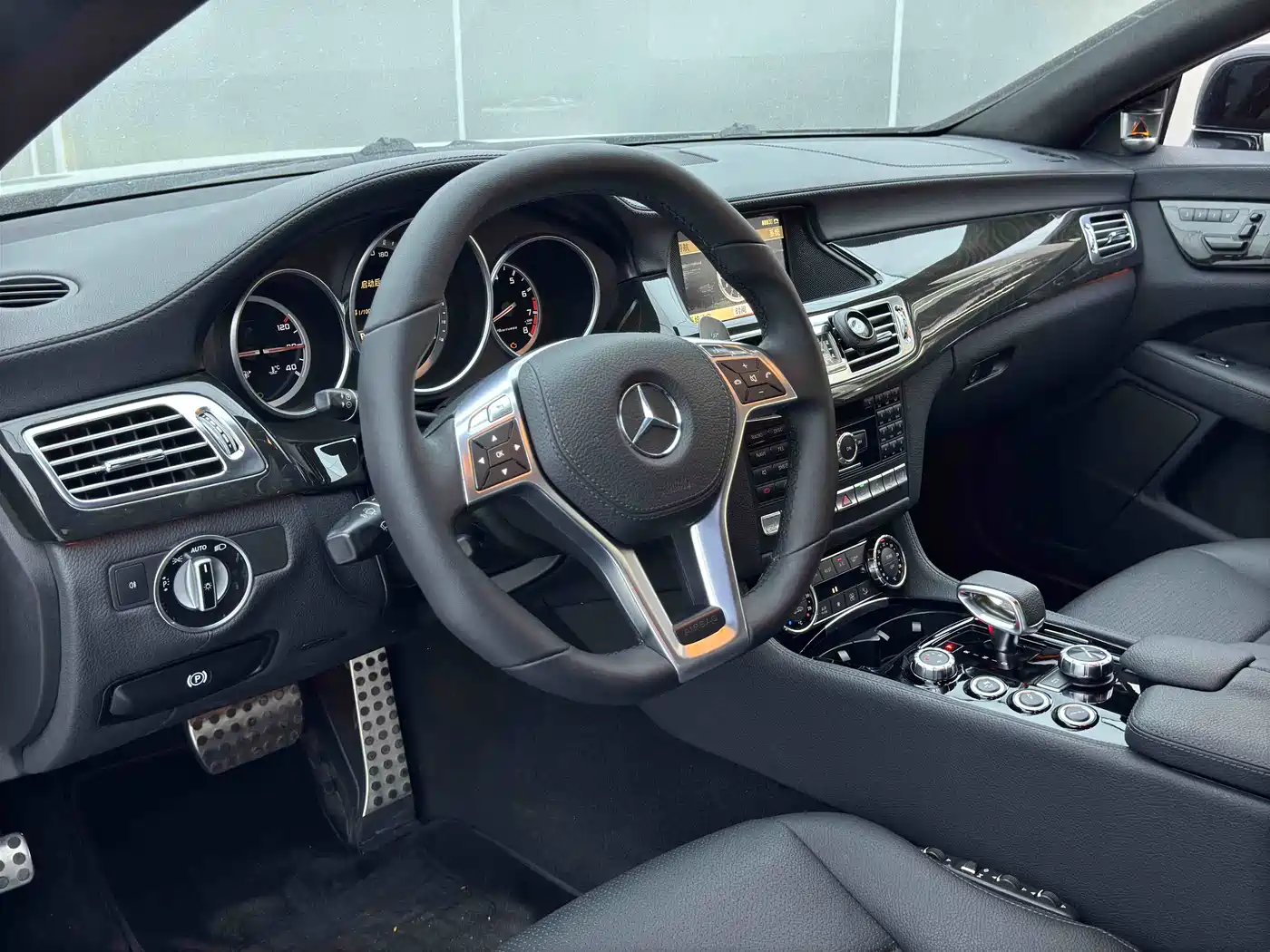 Mercedes-Benz CLS AMG 2012 AMG CLS 63 фото 15